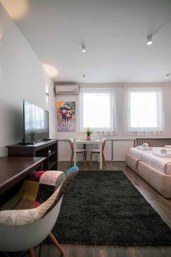 5 Star Central Studio 斯科普里 外观 照片